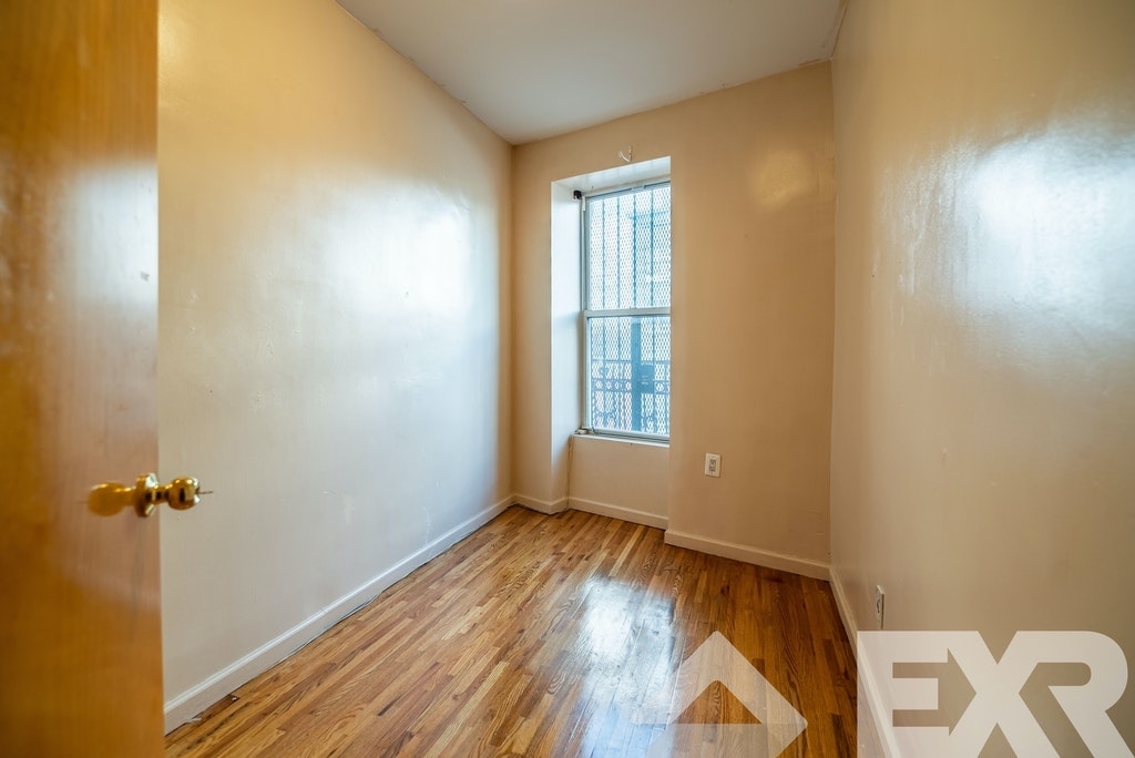 325 Division Avenue - Photo 4