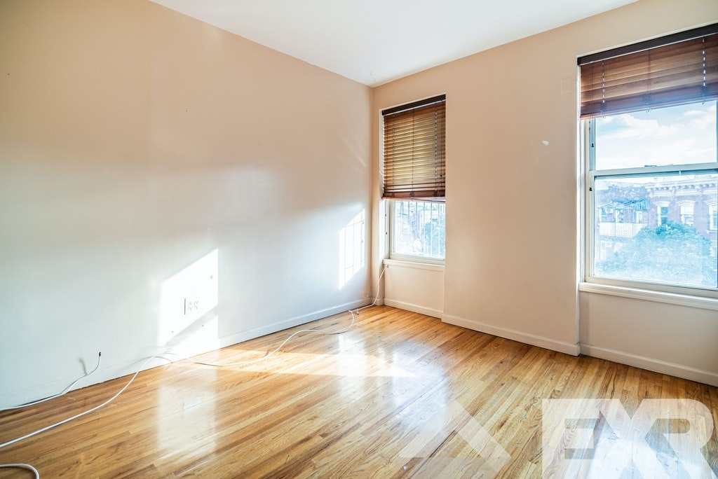 325 Division Avenue - Photo 6