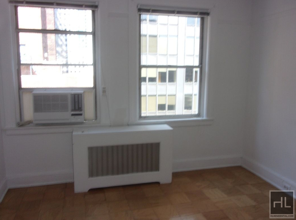 East 39 Street - Photo 2