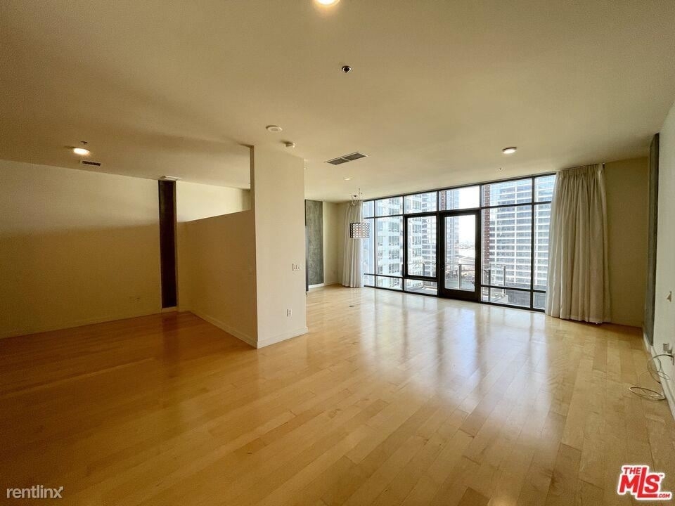 1100 S Hope St Apt 1704 - Photo 3