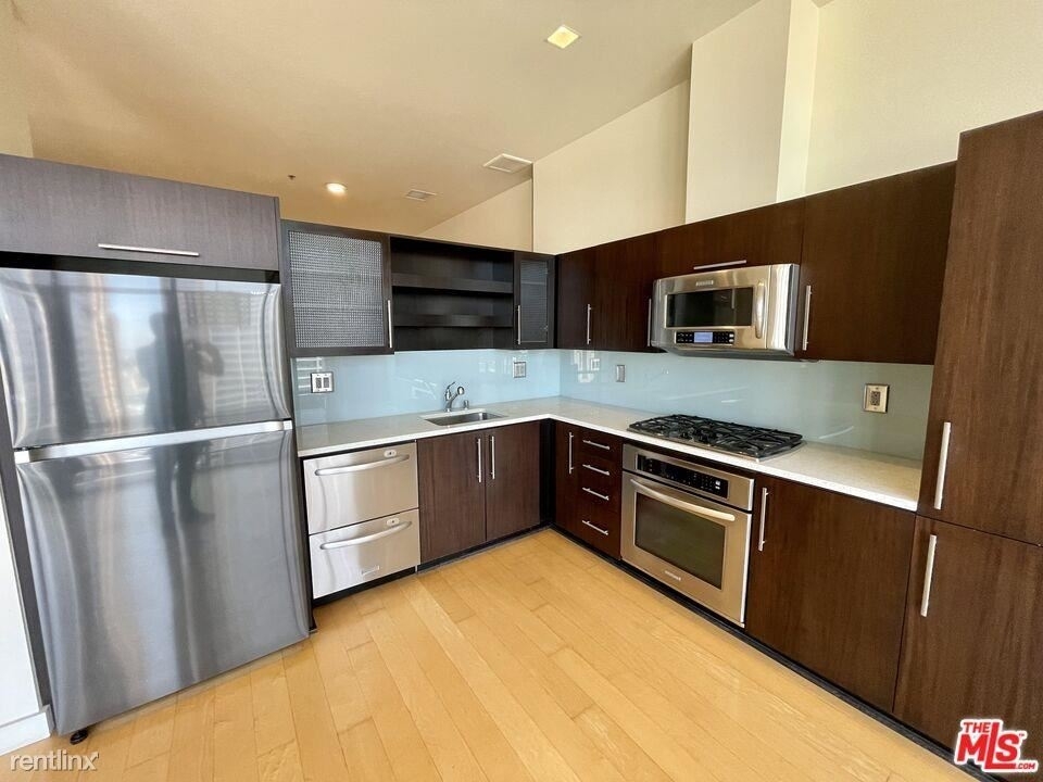 1100 S Hope St Apt 1704 - Photo 2