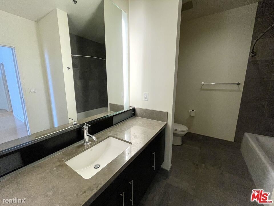 1100 S Hope St Apt 1704 - Photo 4