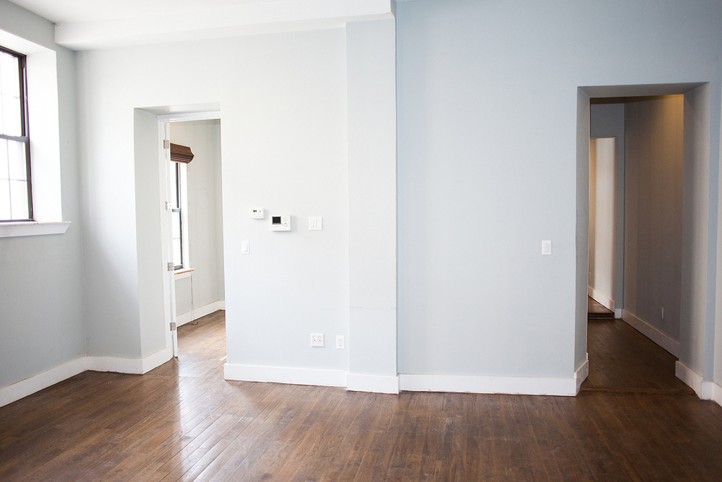 89 Ralph Avenue - Photo 1