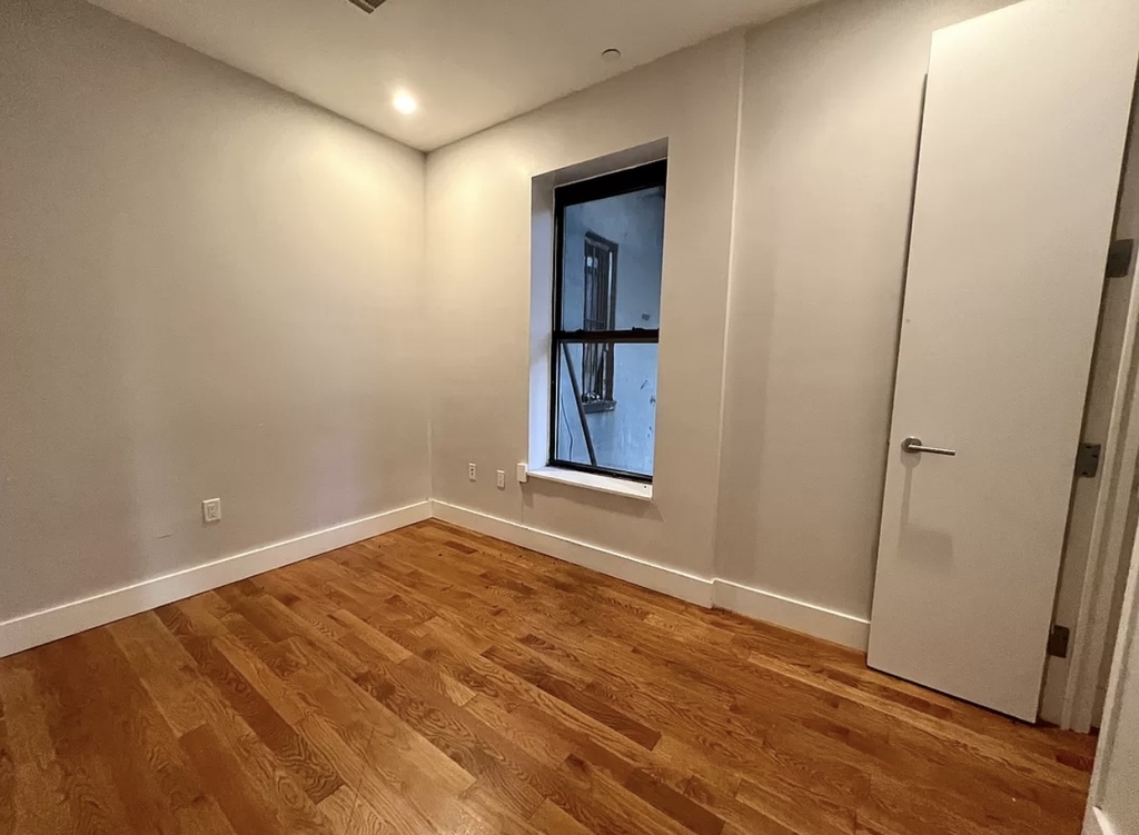 1100 Dekalb Avenue - Photo 4