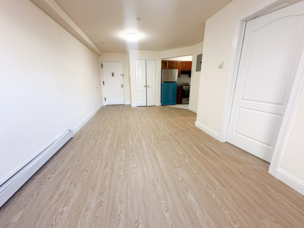 141-33 Pershing Crescent - Photo 2