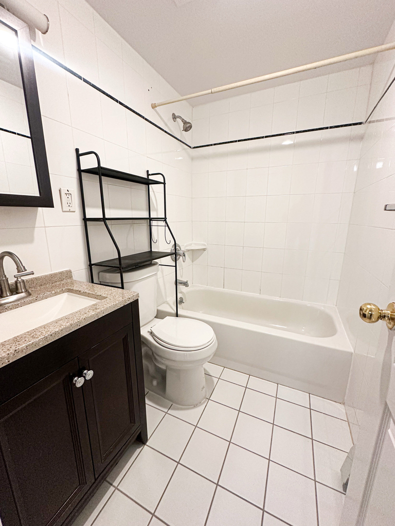 141-33 Pershing Crescent - Photo 3