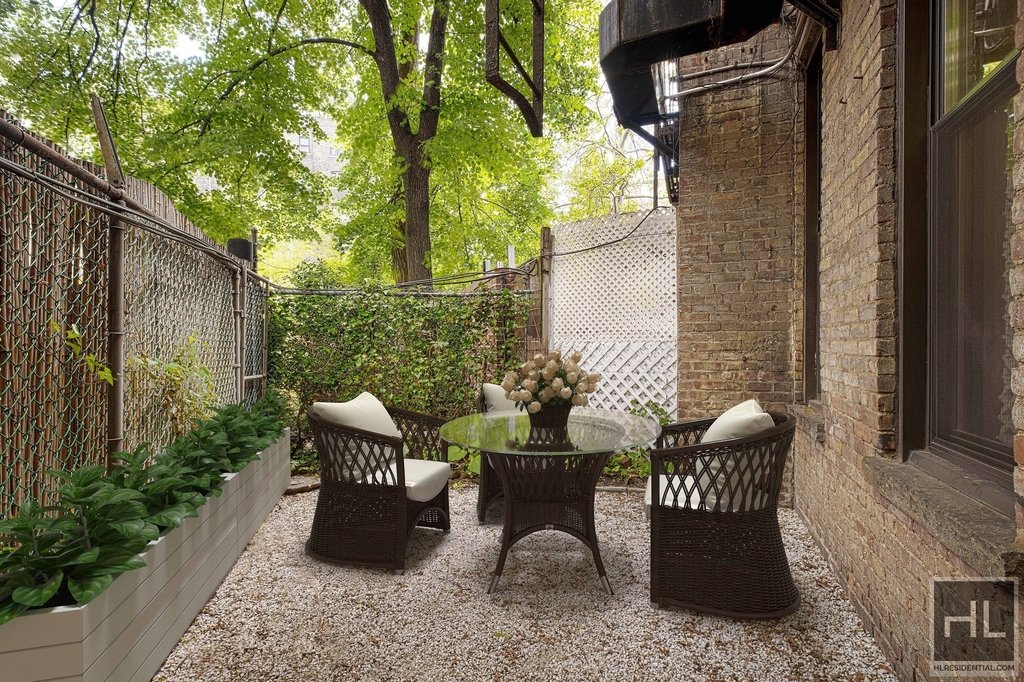 Greenwich Avenue Private Outdoor Space - Photo 0