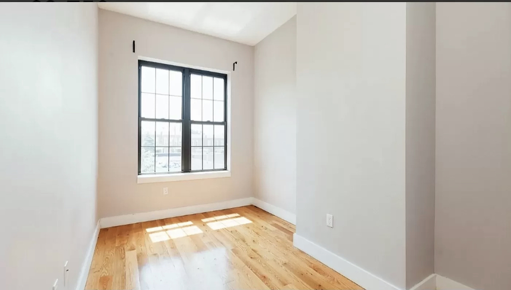 490 Kosciuszko Street - Photo 1