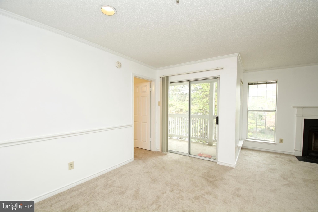 1524 Lincoln Way - Photo 11