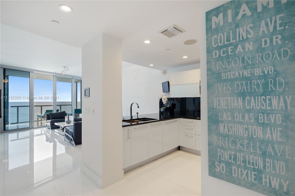 17121 Collins Ave - Photo 28