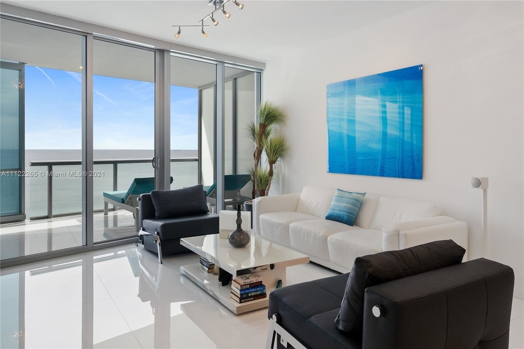 17121 Collins Ave - Photo 19