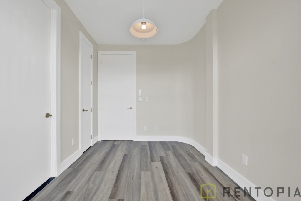 2337 Bedford Ave - Photo 7