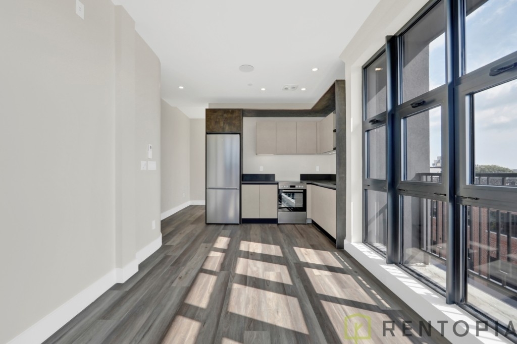 2337 Bedford Ave - Photo 1