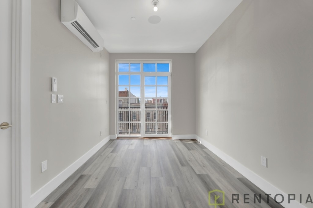 2337 Bedford Ave - Photo 2