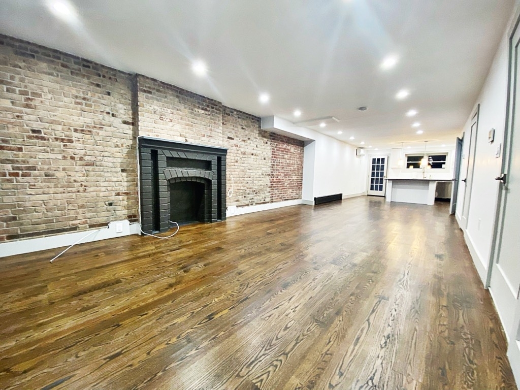 33 Vanderbilt Avenue - Photo 1