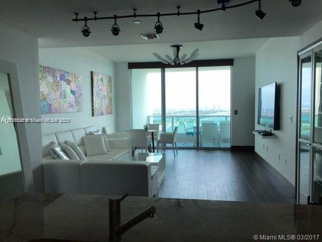 900 Biscayne Blvd - Photo 2