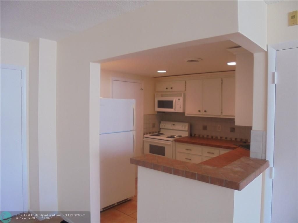 305 N Pompano Beach Blvd - Photo 2