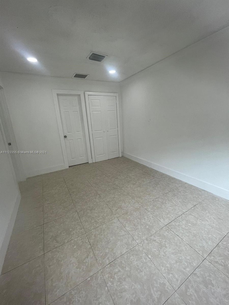 1235 Sw 136th Pl - Photo 3