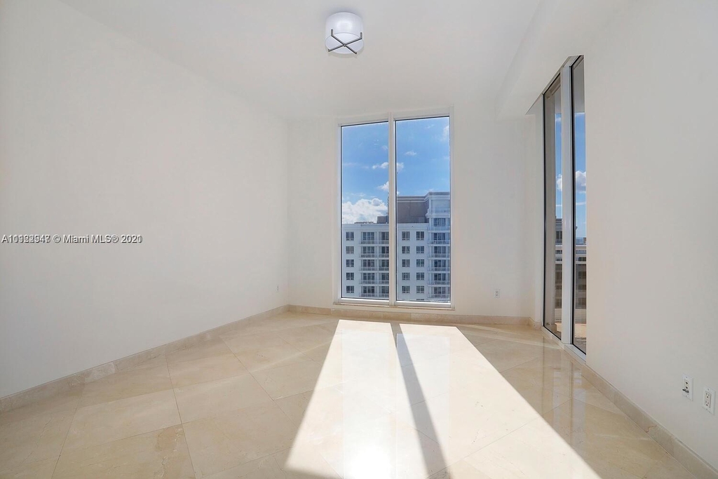 901 Brickell Key Blvd - Photo 11