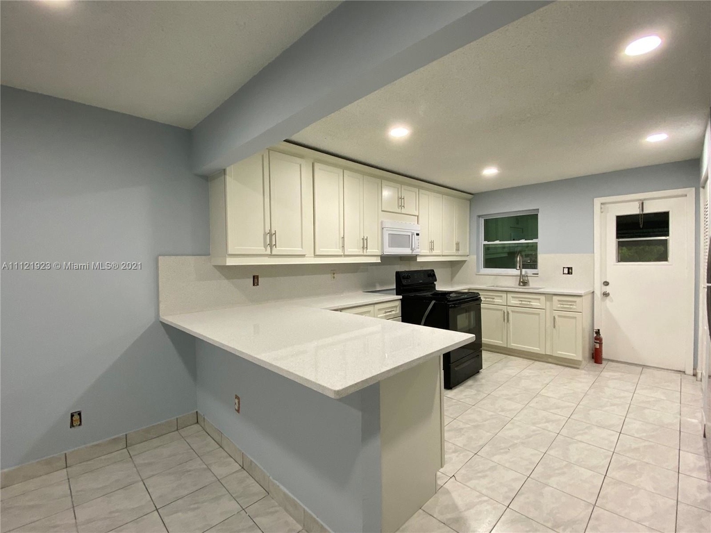 2321 Sw 64th Ave - Photo 6