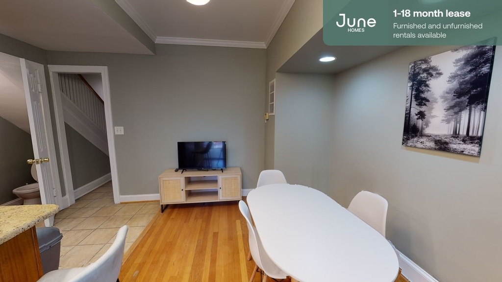 1404 Trinidad Avenue North East - Photo 2