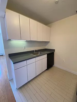 924 Metropolitan Avenue - Photo 2