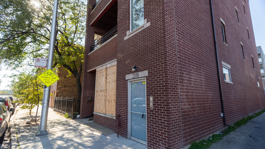 2358 North Damen Avenue - Photo 2