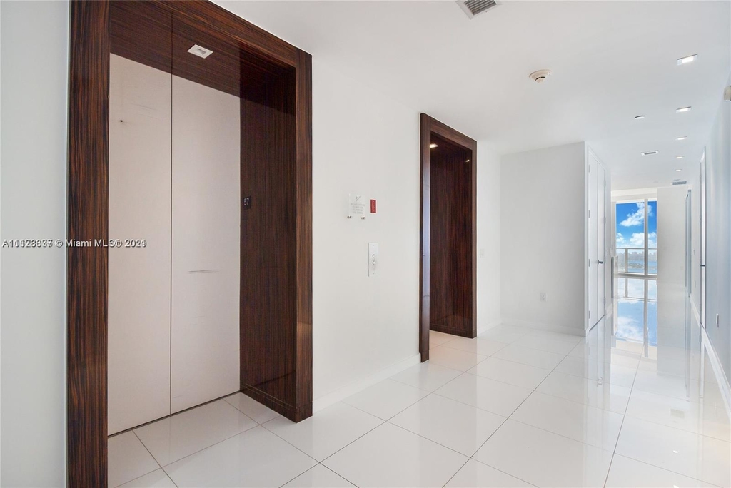 1100 Biscayne Blvd - Photo 2