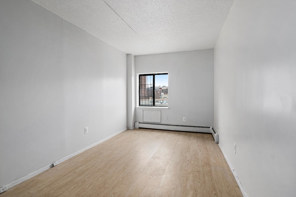 1425 Amsterdam Ave - Photo 3