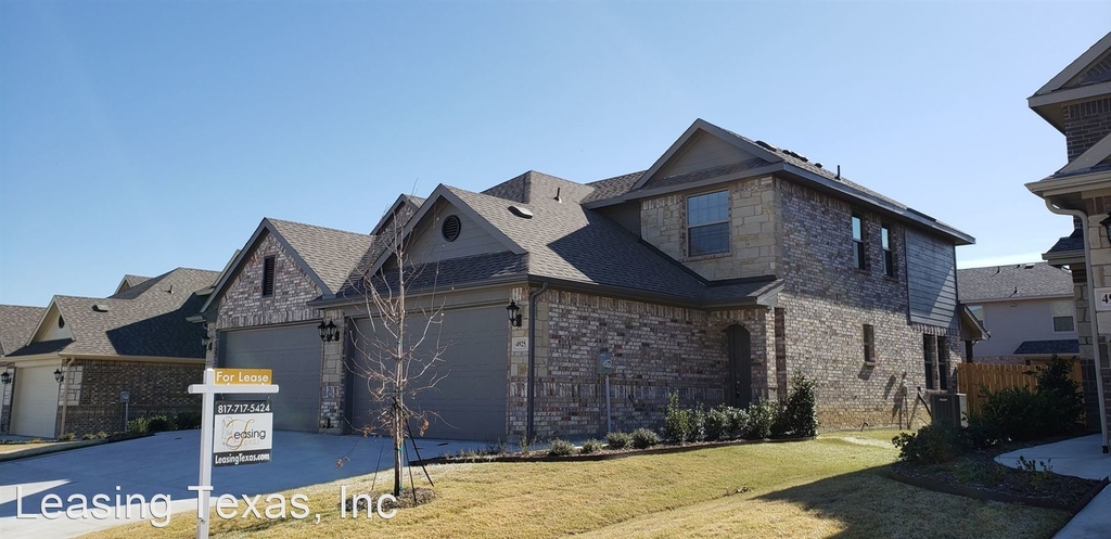 4925 Sanger Circle Dr. - Photo 2