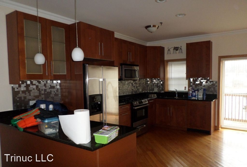 183 N East River Rd - Photo 1