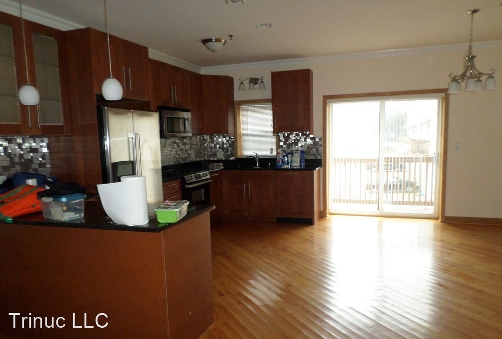 183 N East River Rd - Photo 2