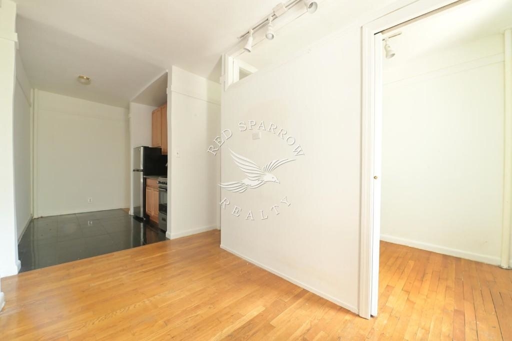 338 East 61st Street - Photo 3