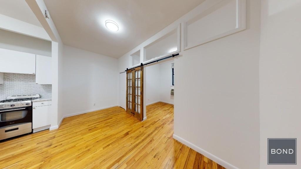 225 East 10th Street - Photo 4