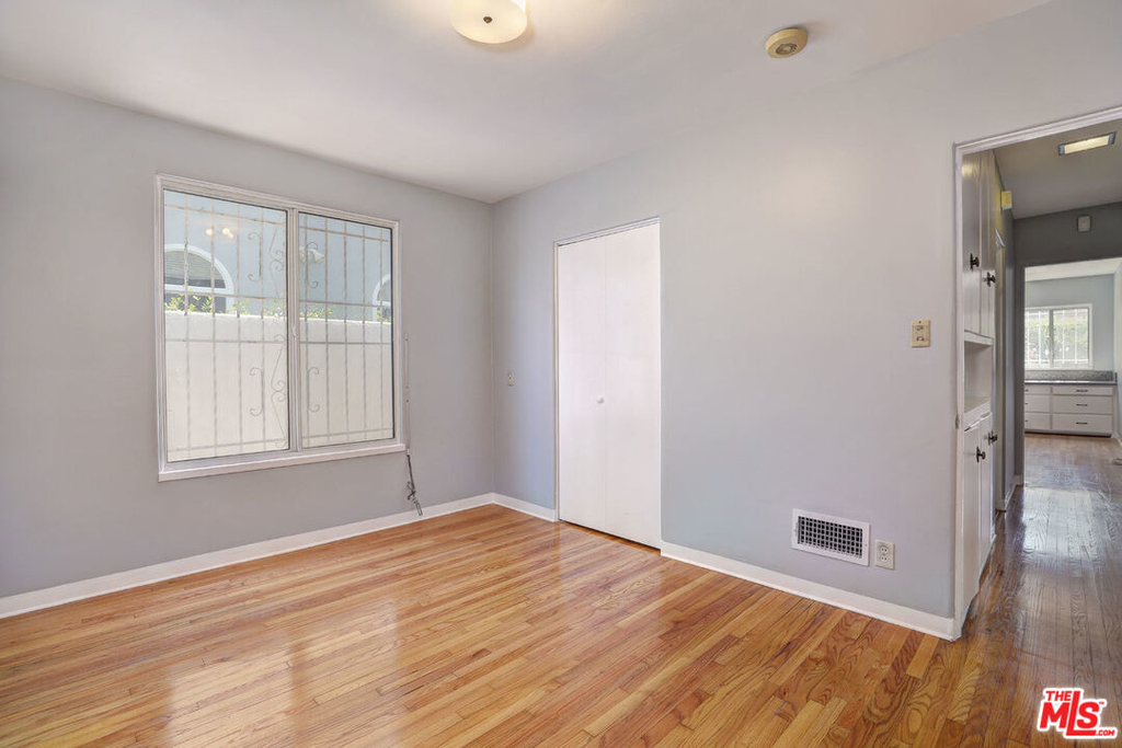 826 S Genesee Ave - Photo 9