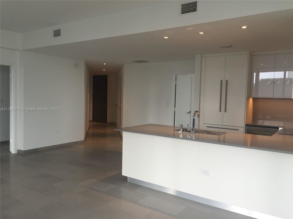 88 Sw 7 St - Photo 2