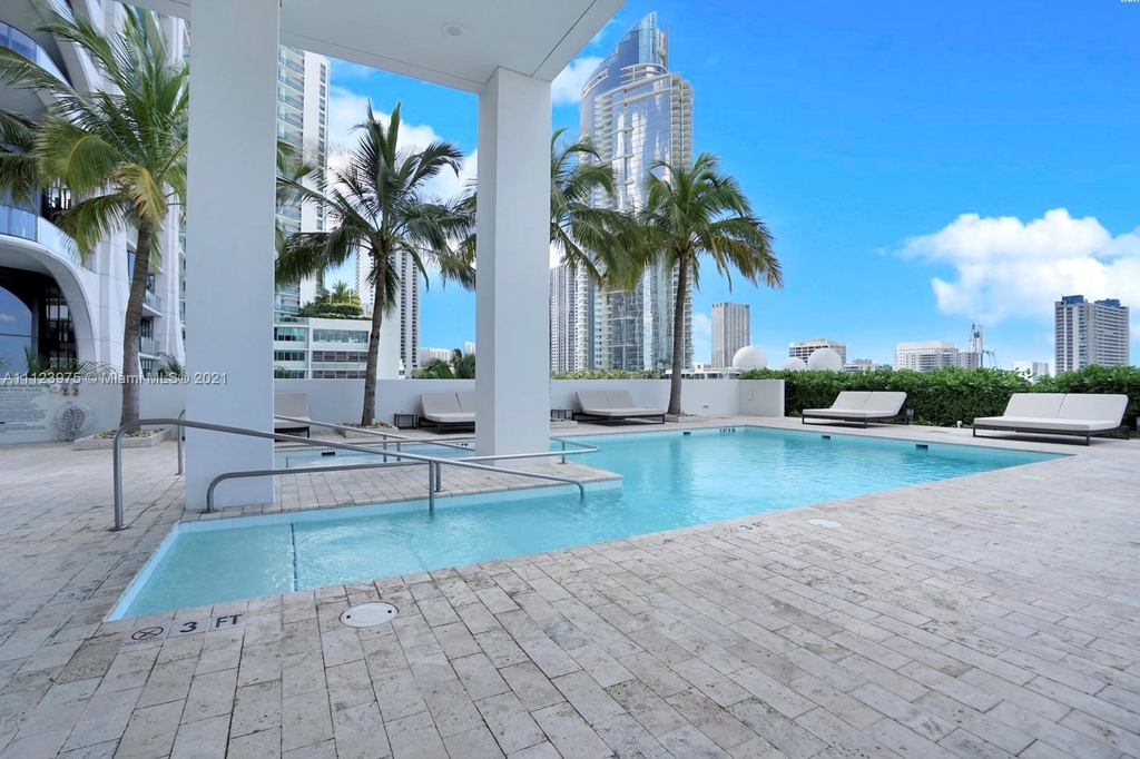 1040 Biscayne Blvd - Photo 18