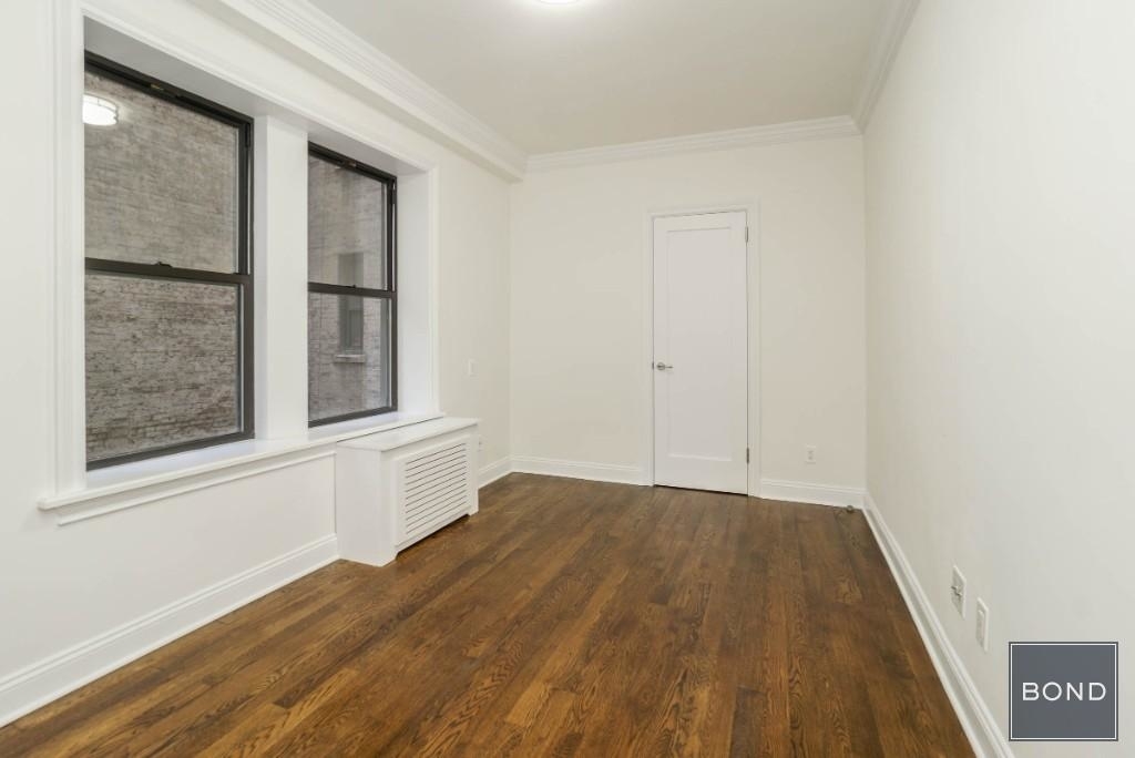 East 70th Street - Photo 12