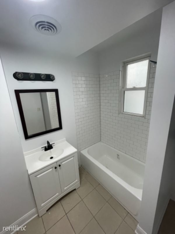 3642 W Shakespeare Ave - Photo 2