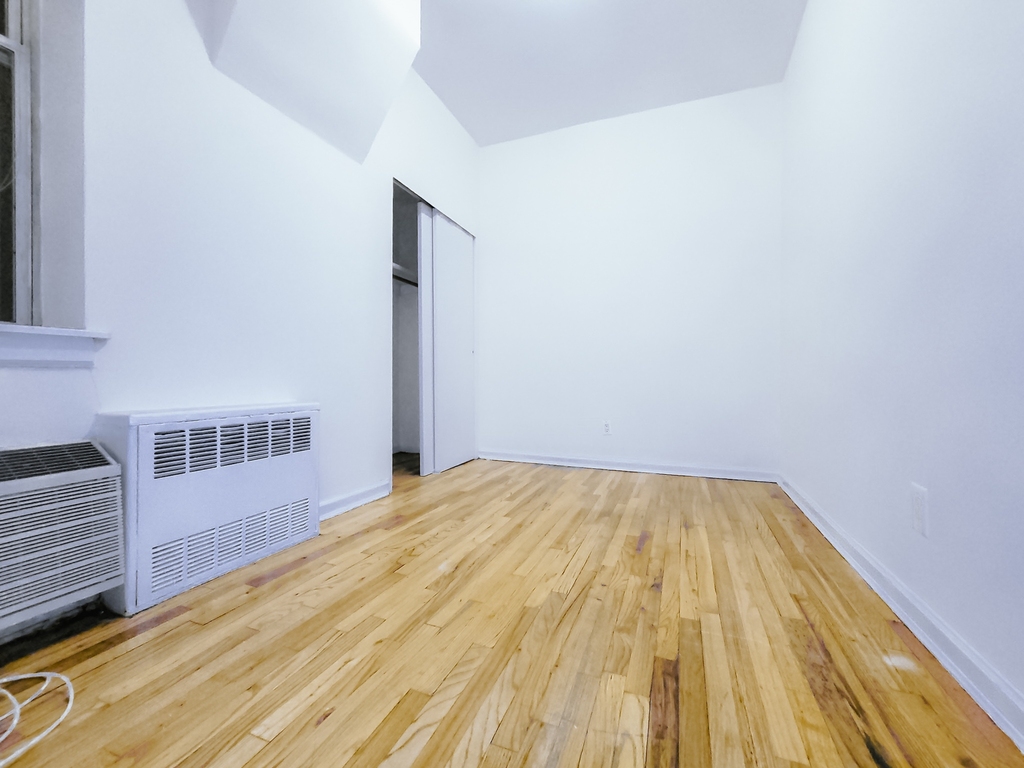 333 East 84th street - Photo 2