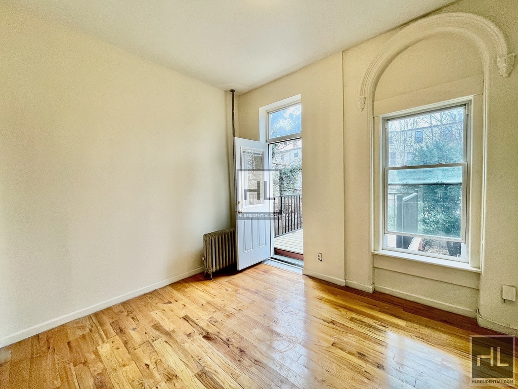 477 Willoughby Avenue - Photo 4