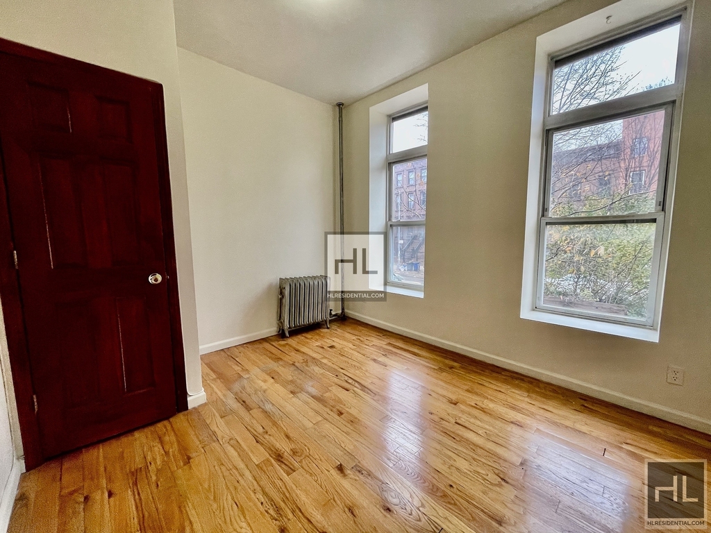 477 Willoughby Avenue - Photo 2