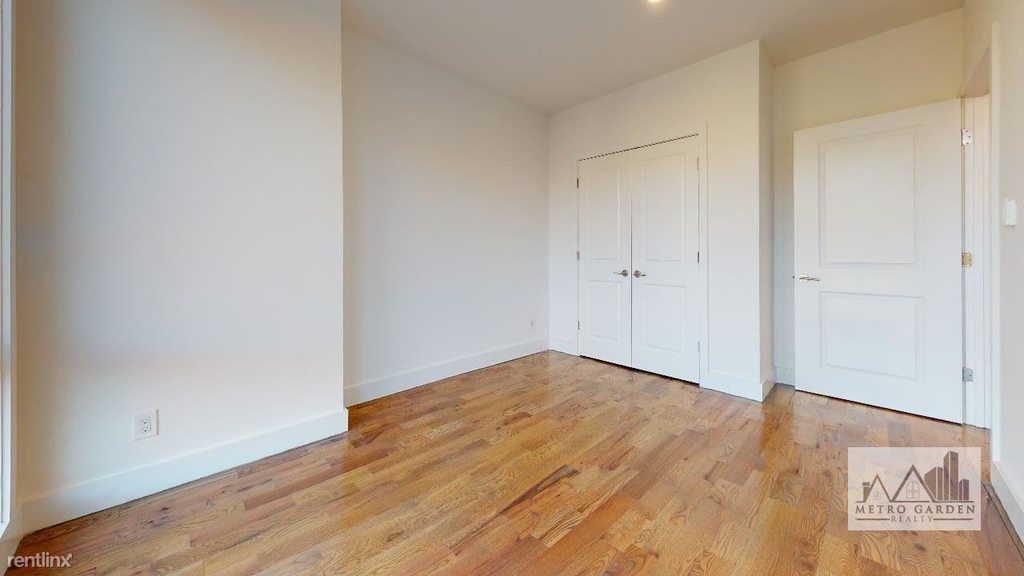 13830 Queens Blvd - Photo 3