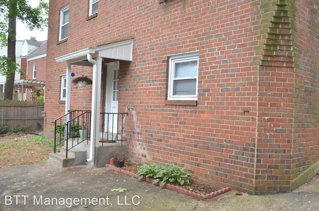 8309 Greenwood Ave - Photo 2