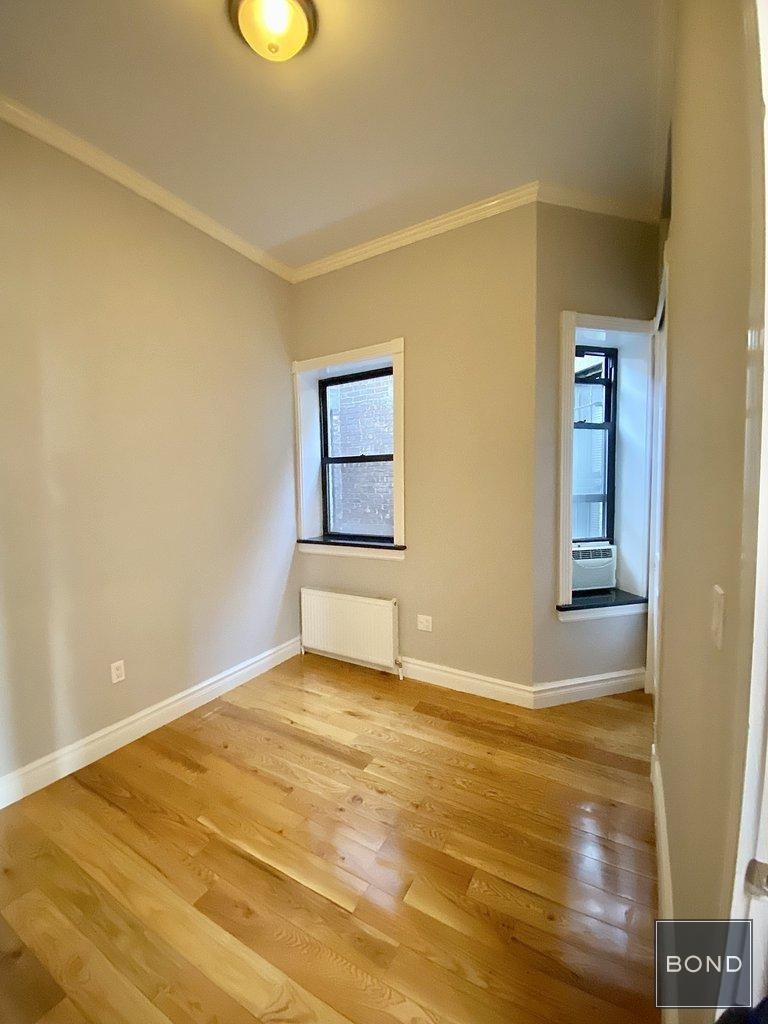 West 50th Street & 10th Ave *NO-FEE* With In-Unit Laundry  - Photo 11