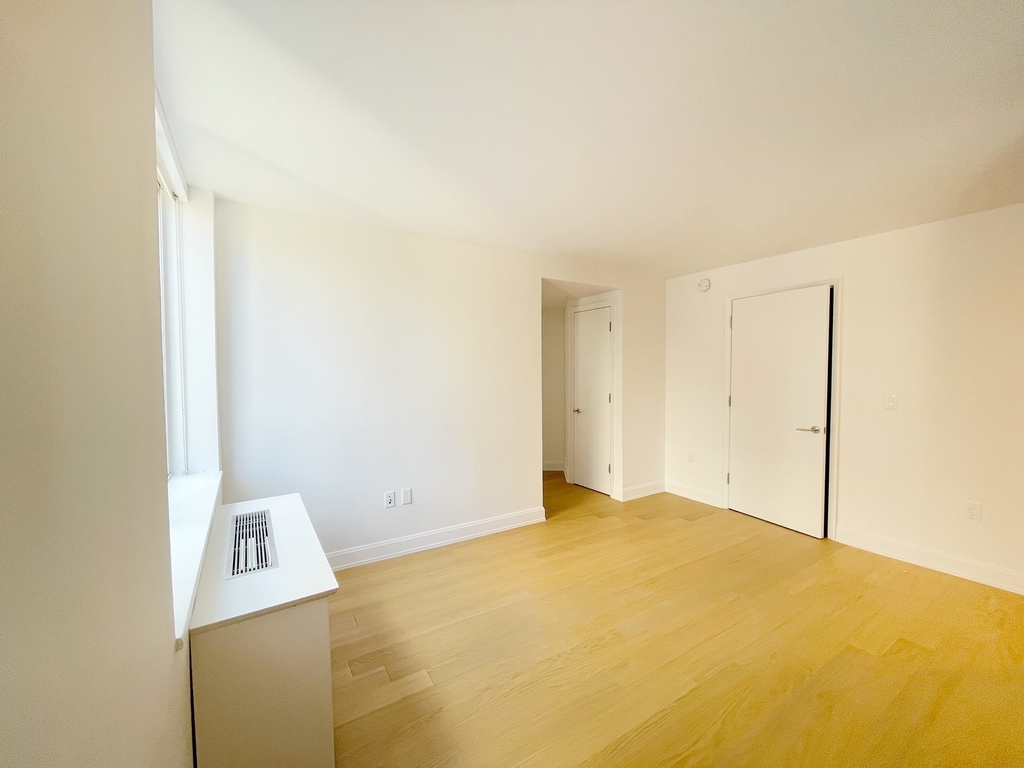 420 East 54th Street - Photo 4