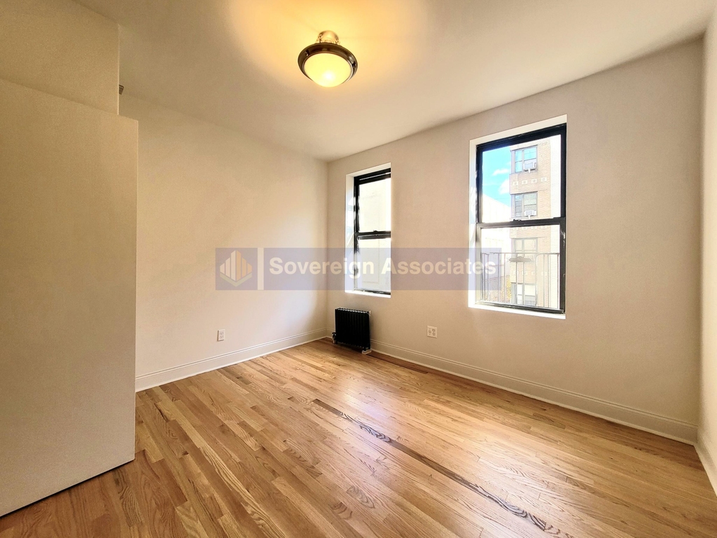 282 Cabrini Boulevard - Photo 2