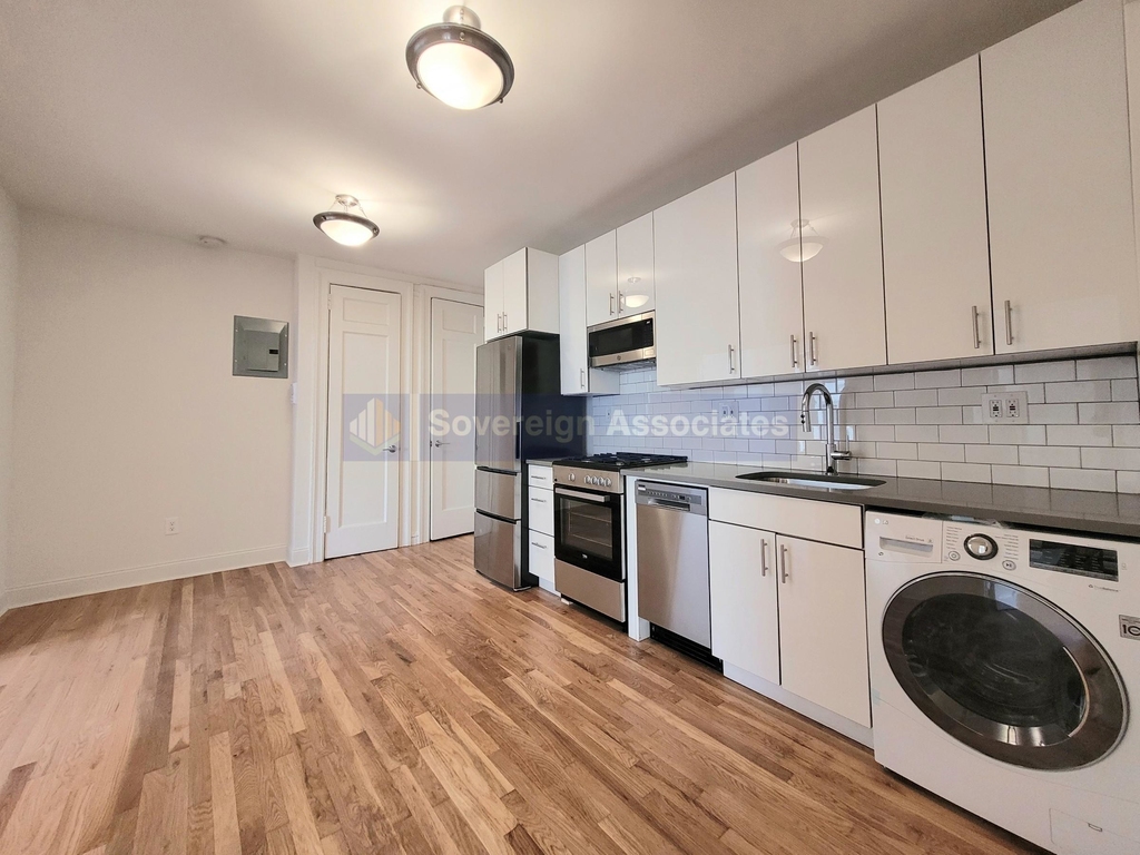 282 Cabrini Boulevard - Photo 9