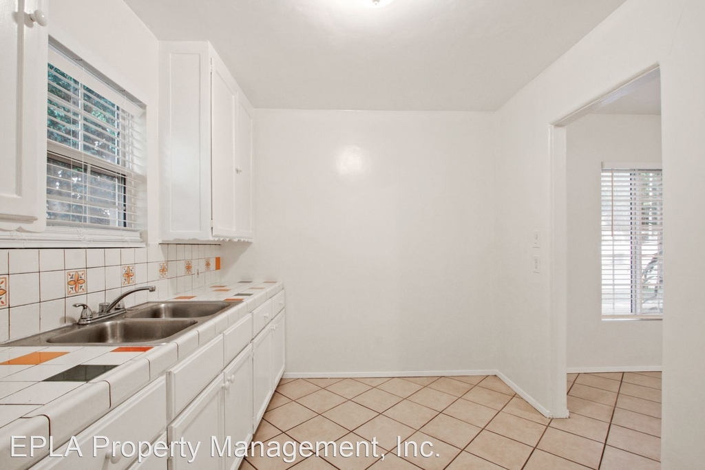 8618 Cadillac Avenue - Photo 2