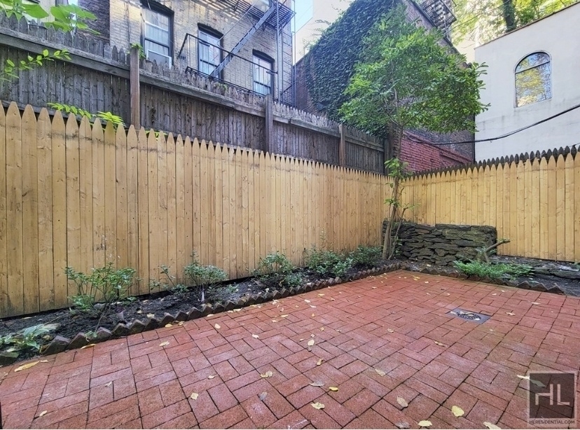 East 75th Street - Photo 2